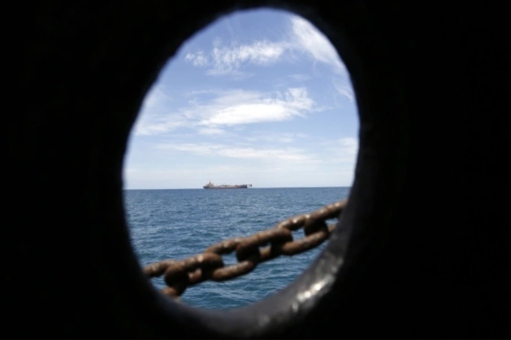 В европейской стране задержали членов экипажа танкера «русского теневого флота»