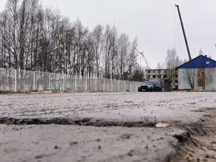 Без обустроенного выезда со двора остались жители Ноябрьска из-за стройки