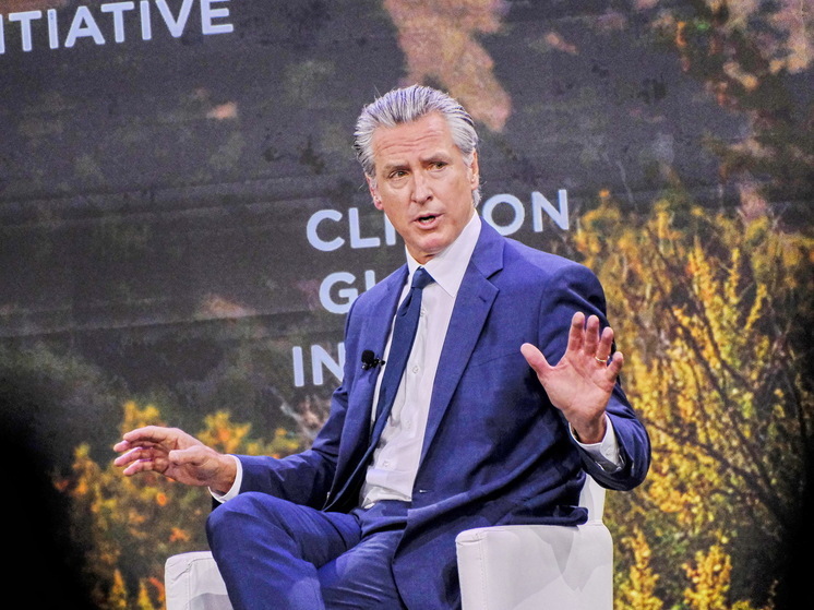 Губернатор Калифорнии назвал себя «лидером свободного мира» вместо Трампа