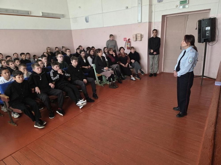 Приехав на беседу в школу Марий Эл, полицейские встретили учеников на мотоциклах