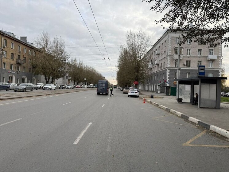 Подросток выпал из автобуса в Дзержинском районе Новосибирска