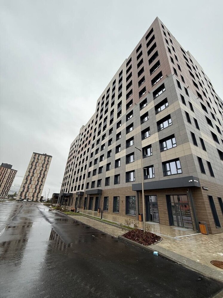 Первый многоквартирник микрорайона «Славянский» возвели в Новом Уренгое