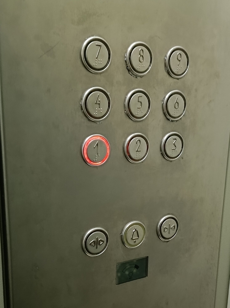 В ЛНР за два года установили почти 500 новых лифтов