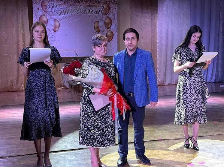 В Шахтерском округе поздравили учителей с профессиональным праздником