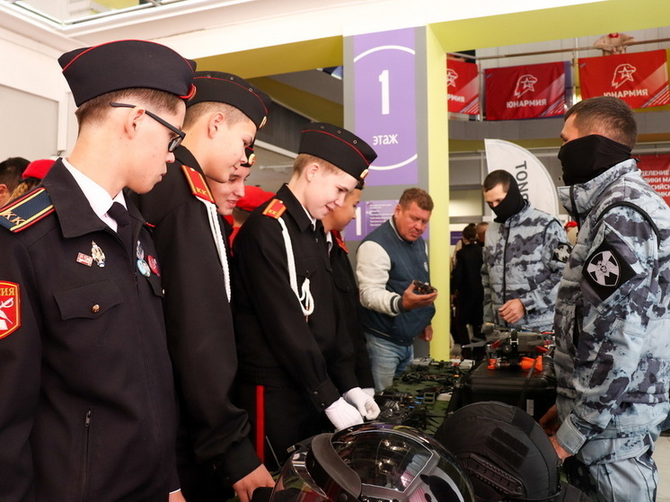 Росгвардейцы представили тематическую выставку на слёте юнармейцев в Йошкар-Оле