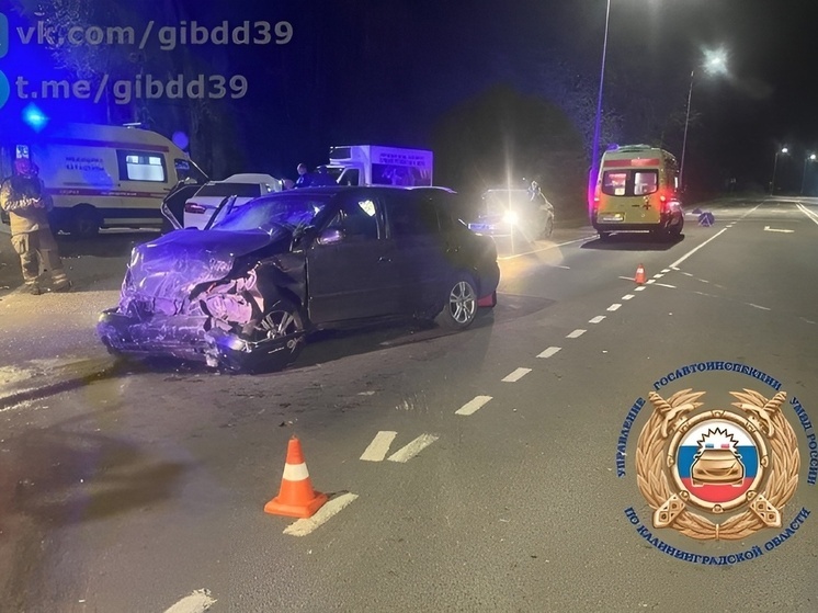 В Калининграде столкнулись два легковых автомобиля