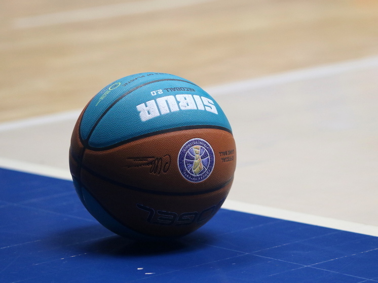 В России стартовал большой баскетбол. Единая лига начала свой 17-й сезон. Пока еще чемпионат не набрал крейсерскую скорость, можно поставить некоторые вопросы, которые были бы весьма кстати для составления гида по высшему дивизиону российского баскетбола. Напомним, что действующим чемпионом здесь является московский ЦСКА. И эта же команда выступает главным фаворитом первенства. 