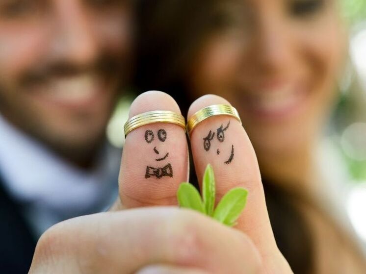 Международное исследование раскрыло влияние брака на благополучие