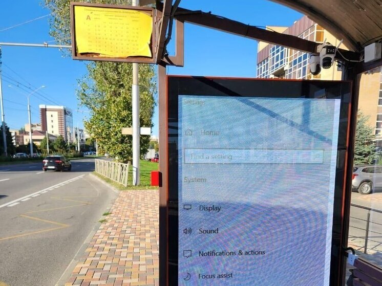 «Умные» павильоны с кнопкой «112» и зарядками для гаджетов появились на улицах Ставрополя