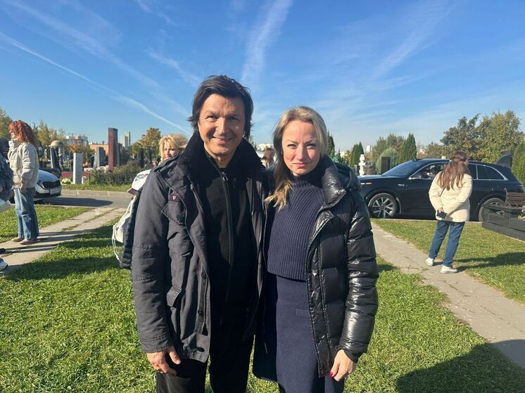 Вдова Добрынина начнет гастрольную деятельность с рассказами о муже