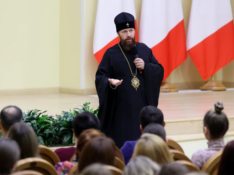 Митрополит Вологодский и Кирилловский Савва провел лекцию для госслужащих региона