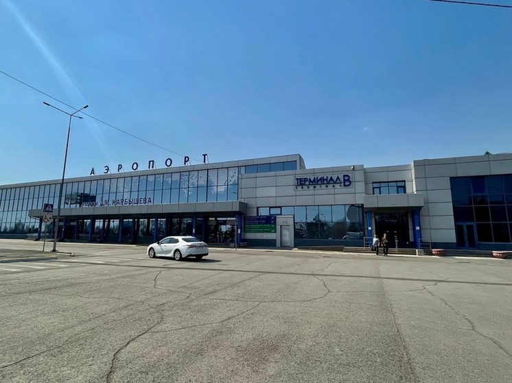 Пилотам пришлось срочно посадить самолет из Москвы в Омске