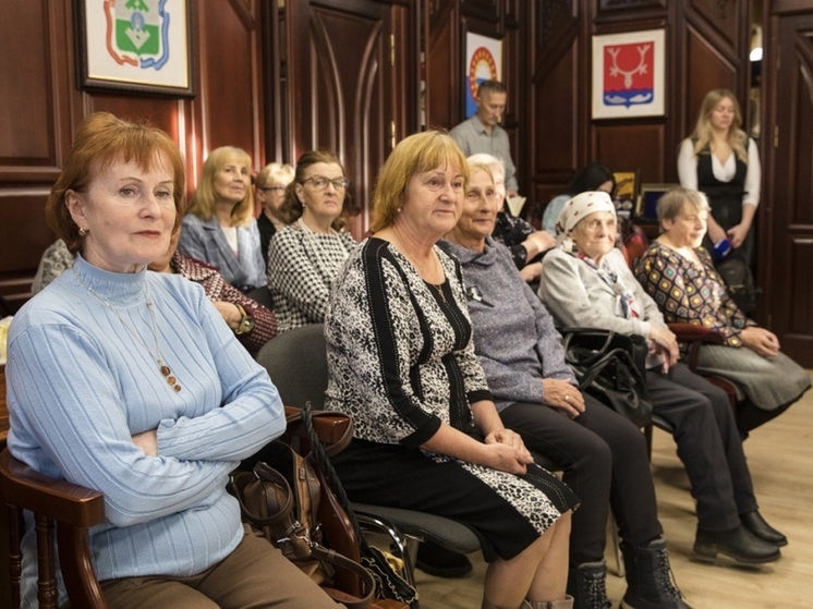 Спикер Собрания НАО встретился с ветеранами села Тельвиска