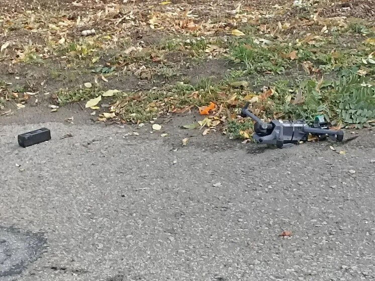 Беспилотник без боеприпаса обнаружили на улице Карла Маркса в Новой Каховке