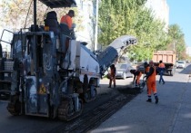 В Астрахани активно ведутся работы по ремонту дорожного покрытия на площади Карла Маркса