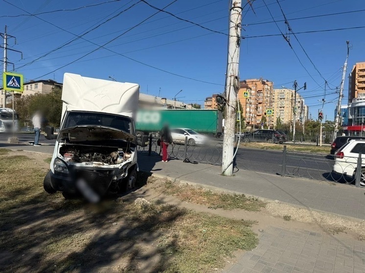 Двое подростков пострадали в ДТП на улице Николая Островского в Астрахани