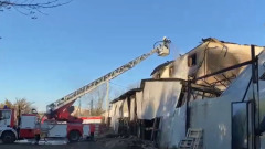 Последствия крупного пожара в мебельном цеху Чурилово сняли на видео