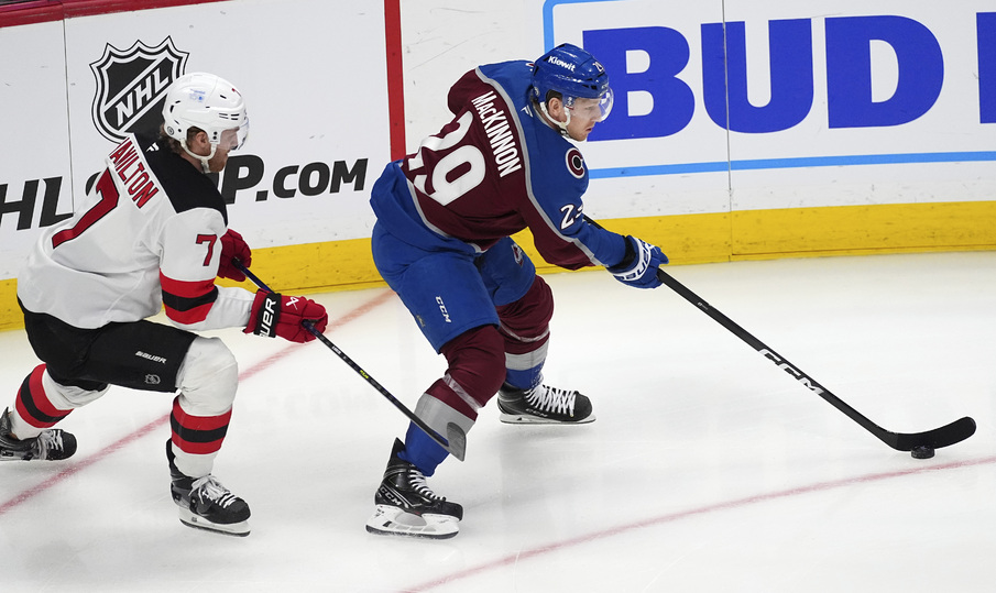 Капризова и Кучерова включили в десятку лучших игроков НХЛ: во вторую его половину