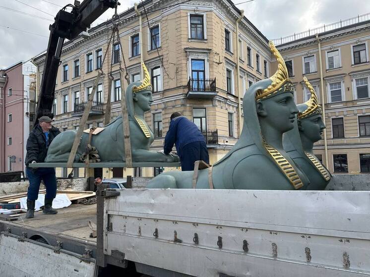 Египетский мост лишился сфинксов