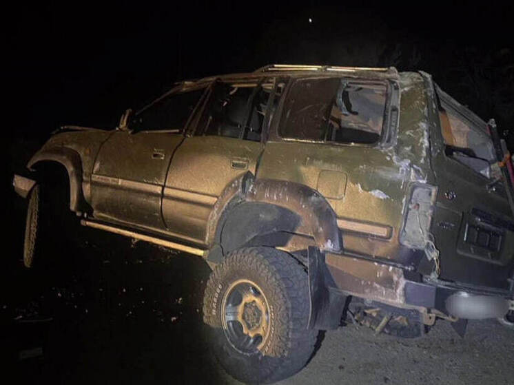 Водитель внедорожника въехал в бетонное ограждение и погиб в Чите