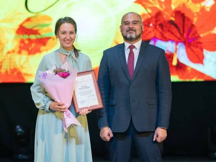 Более 20 педагогов Владивостока получили награды от главы города