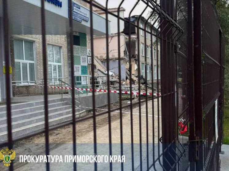 Часть здания колледжа рухнула во Владивостоке