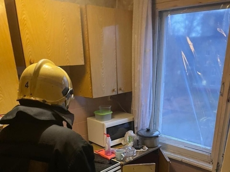Взрыв газового баллончика выбил окно квартиры в Барнауле