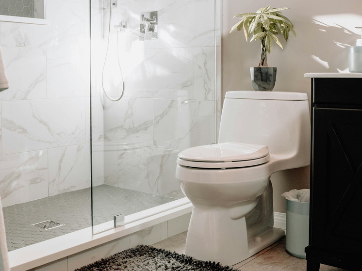 Невидимая угроза в туалете: почему следует закрывать крышку унитаза - поясняют врачи