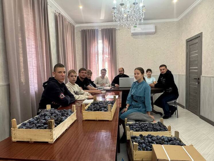 Фрукты и мебель передали ямальцы храмам Волновахи