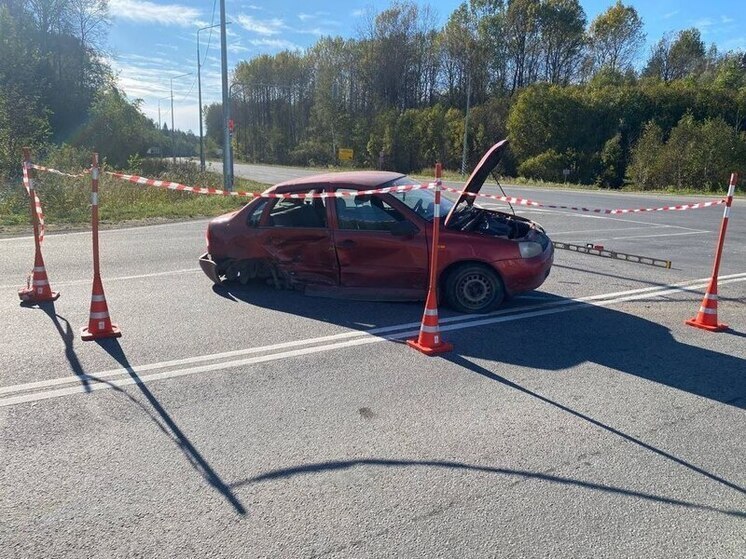 Под Великим Новгородом дама на «Ладе» отправила в больницу водителя «Шевроле»