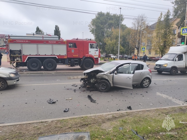 На Пушкина в Брянске спасатели ликвидировали последствия ДТП