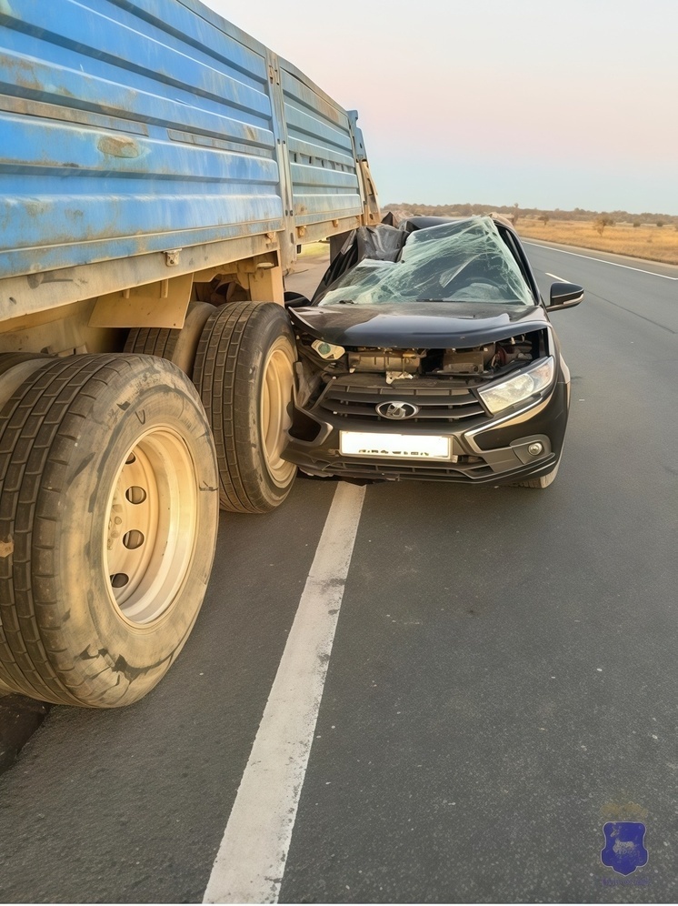 В Самарской области пассажирка Lada пострадала в столкновении с КамАЗом