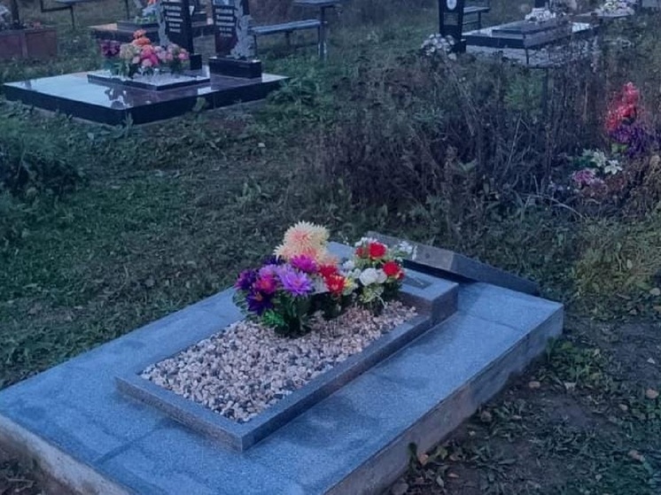 Неизвестные разгромили кладбище в Реже