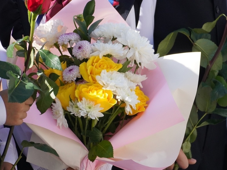 На подарки ко Дню учителя жители Тулы потратят в среднем 3500 рублей