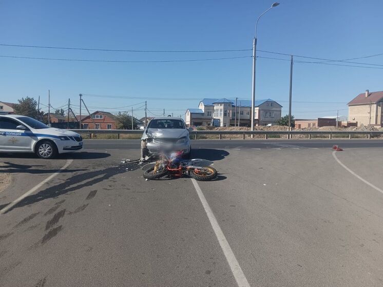 В Астрахани водитель сбил несовершеннолетнего мотоциклиста на обочине