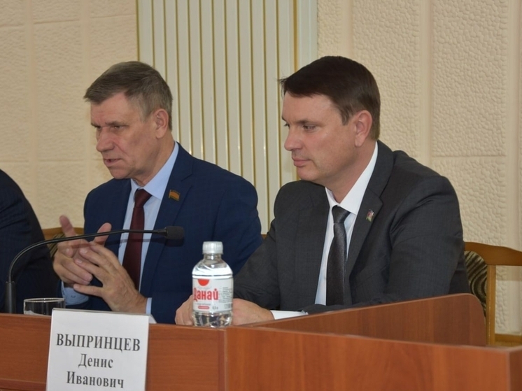 Избранных депутатов Совета Славянского района поздравил Денис Выпринцев
