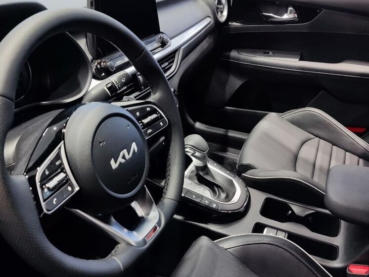 Рекордные 7,8 тысячи авто продали в Петербурге за сентябрь