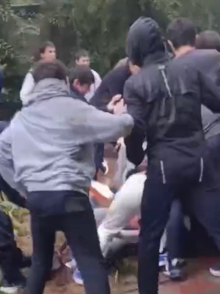 В Махачкале задержали зачинщиков массовой драки подростков у лицея