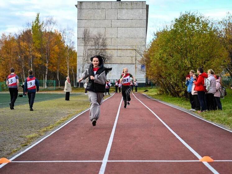 В Первомайском округе Мурманска открылась новая современная спортивная площадка