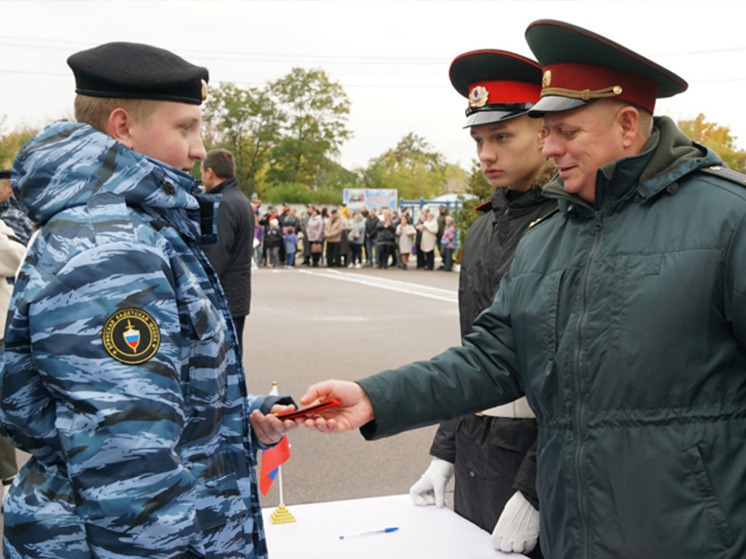 Брянские росгвардейцы поздравили кадет с принятием клятвы кадета