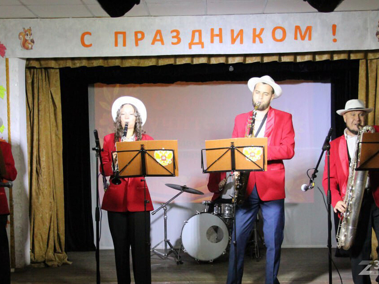 В Мелитополе поздравили педагогов концертом