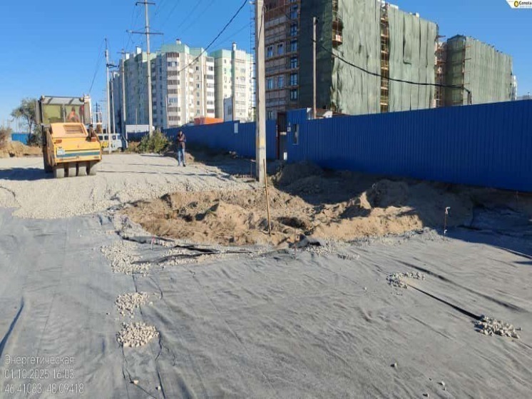 В микрорайоне Бабаевского в Астрахани строят новые подъездные пути к поликлинике