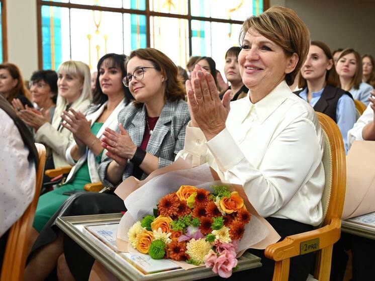 В Краснодаре наградили педагогов в преддверии Дня учителя