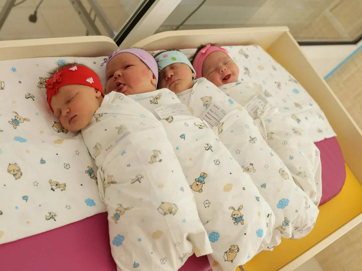 Псковские семьи становятся больше! Число многодетных мам растет