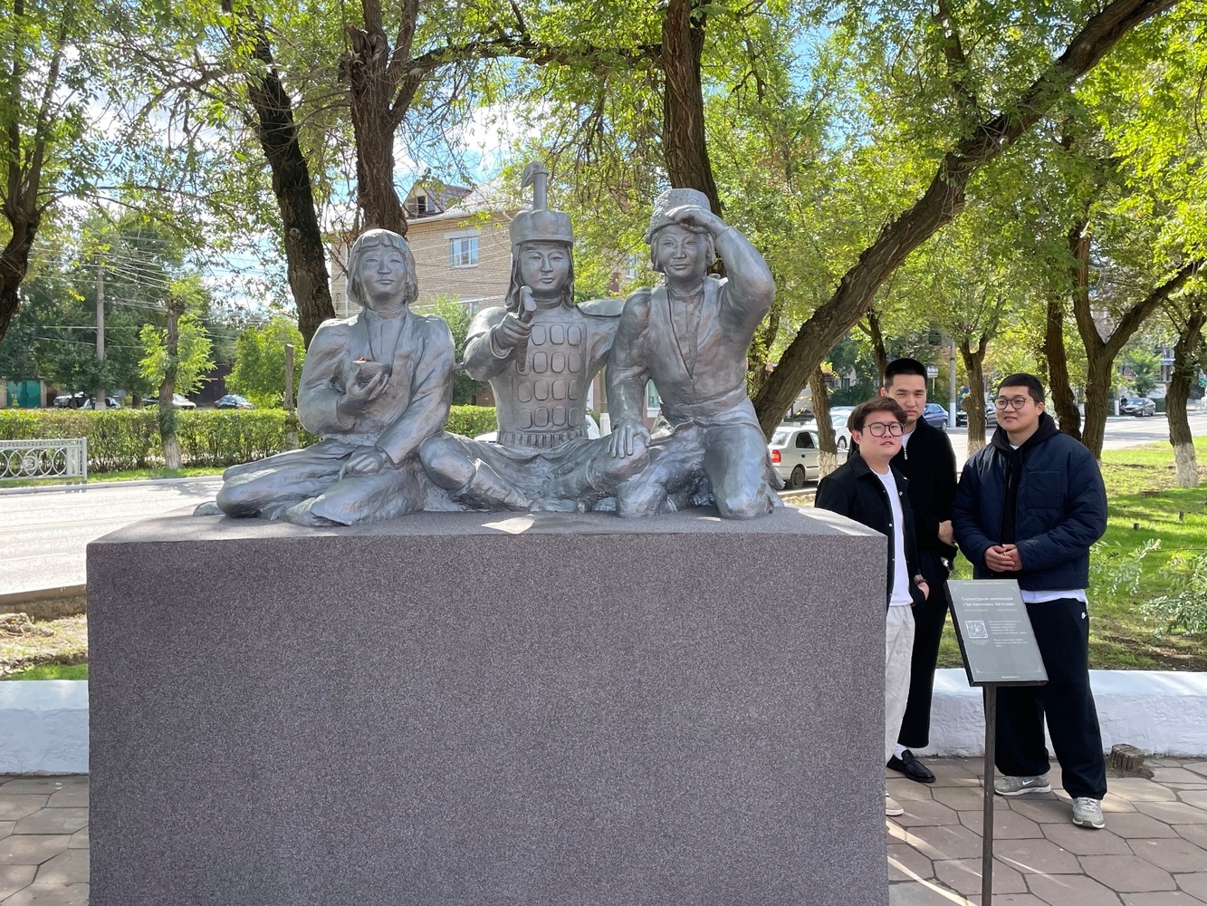 Скульптурная композиция «Три маленьких богатыря»