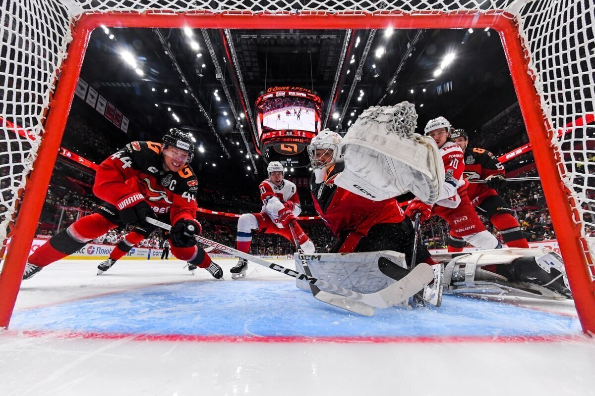 Лидер Ярославля Александр Радулов был изгнан арбитрами с площадки, получив дисциплинарное удаление до конца матча