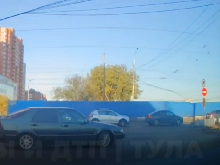 В Туле показали видео с "самым умным" в пробке на Зеленстрое