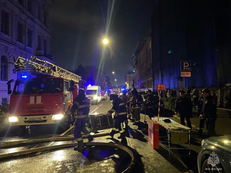 В Петербурге загорелся дом на Кирилловской улице