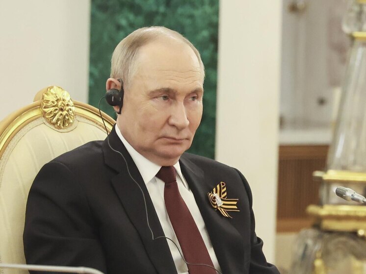 Штурмовавший Капитолий Ченсли в образе шамана передал привет Путину