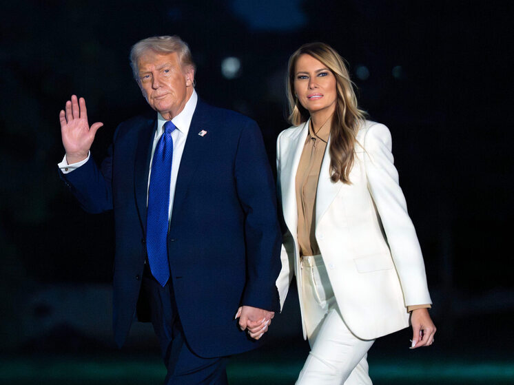 Первая леди США Мелания Трамп вызвала волну слухов и спекуляций, опубликовав в социальных сетях видео со своим цифровым двойником, созданным при помощи искусственного интеллекта